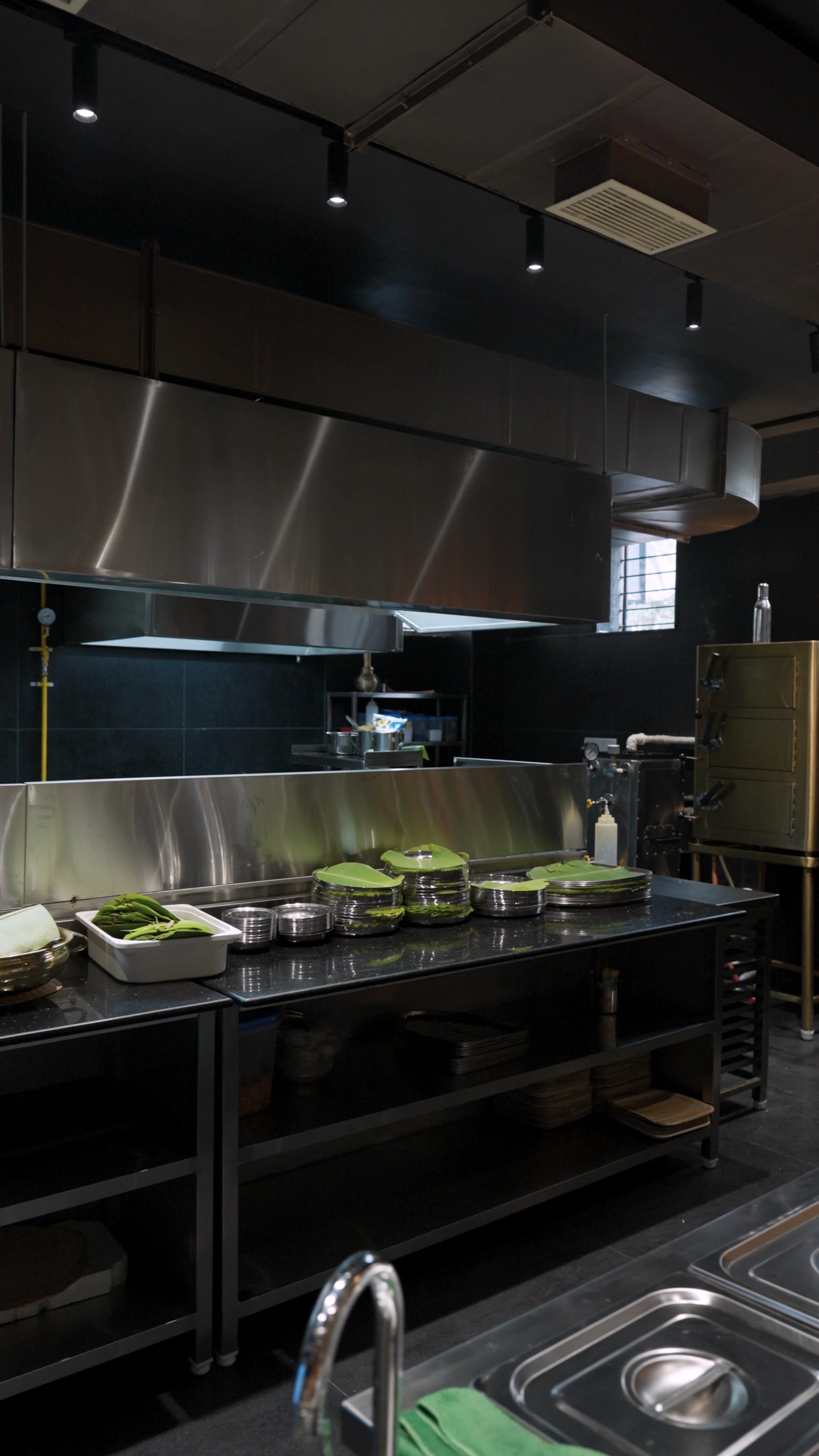 Fresh Banana Leaf Plating Station at Nirantharam